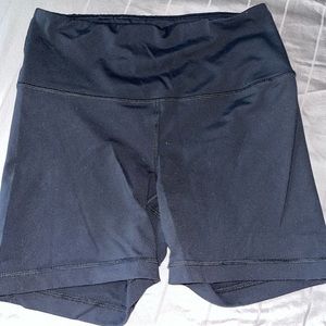 90° biker shorts